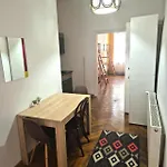 Centrum House ホステル *
