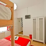 Centrum House ホステル *
