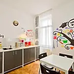 Centrum House ホステル *